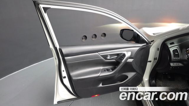 Nissan Altima 2018 — photo 14
