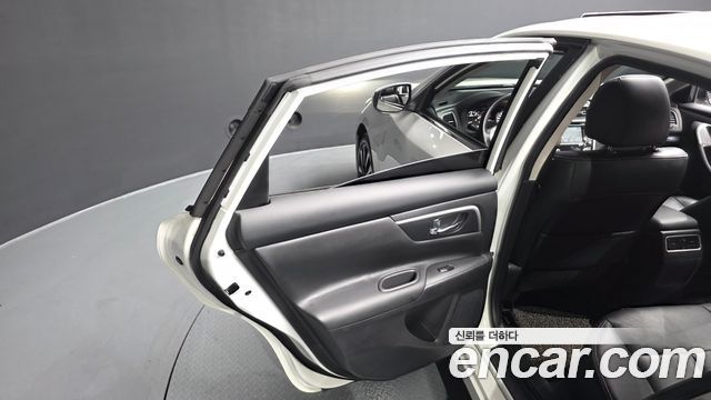 Nissan Altima 2018 — photo 15