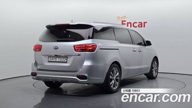 Kia Canival 2019 — photo 2