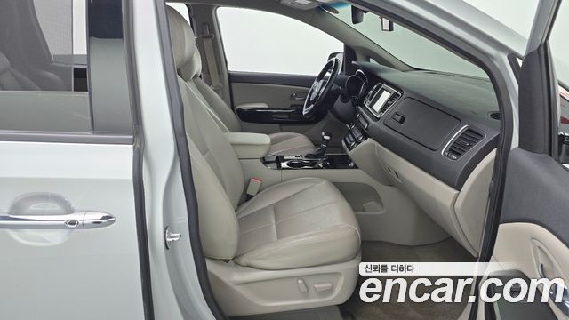 Kia Canival 2019 — photo 11