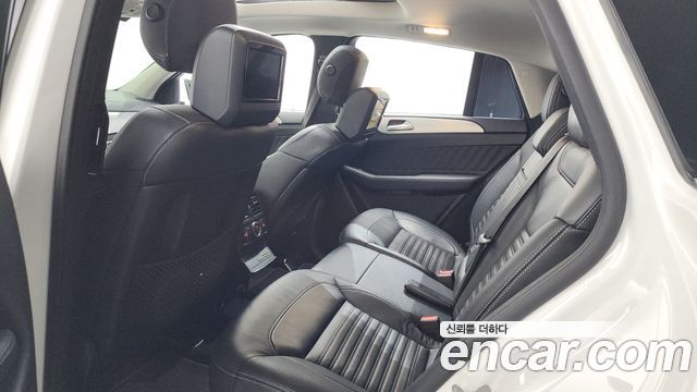 Mercedes-Benz GLE-Class 2017 — photo 11