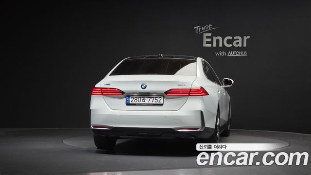BMW 5-Series 2024 — photo 4