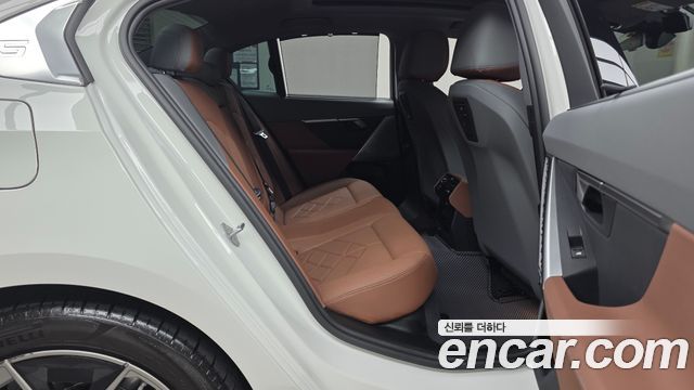 BMW 5-Series 2024 — photo 17