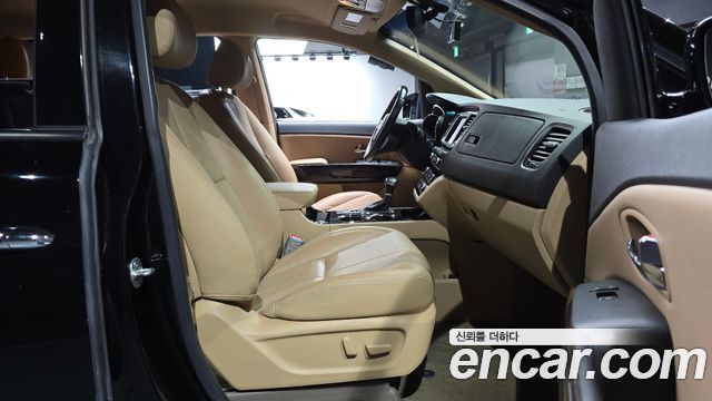 Kia Canival 2019 — photo 16
