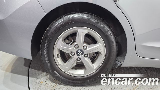 Hyundai AVANTE 2017 — photo 5