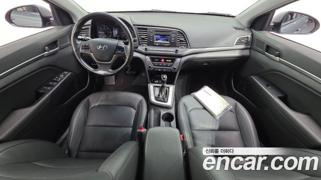 Hyundai AVANTE 2017 — photo 10
