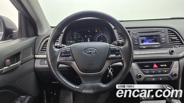 Hyundai AVANTE 2017 — photo 19