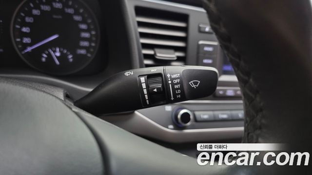 Hyundai AVANTE 2017 — photo 24