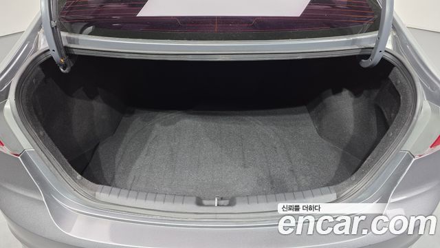 Hyundai AVANTE 2017 — photo 26