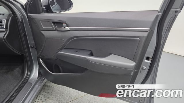 Hyundai AVANTE 2017 — photo 14