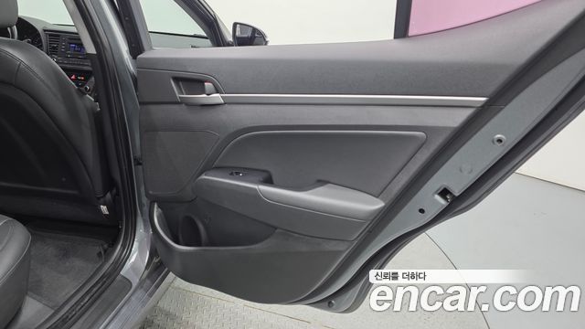 Hyundai AVANTE 2017 — photo 15