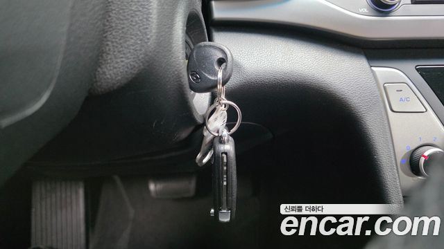 Hyundai AVANTE 2017 — photo 28