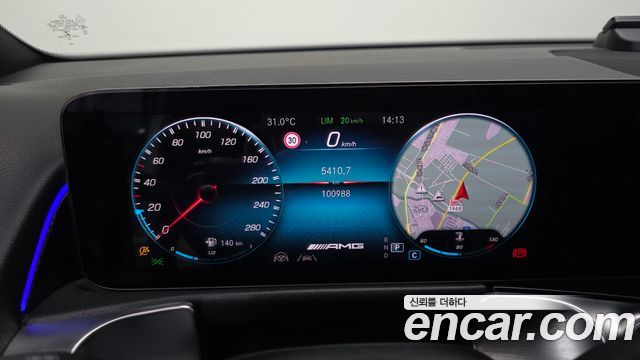 Mercedes-Benz GLB-Class 2021 — photo 11