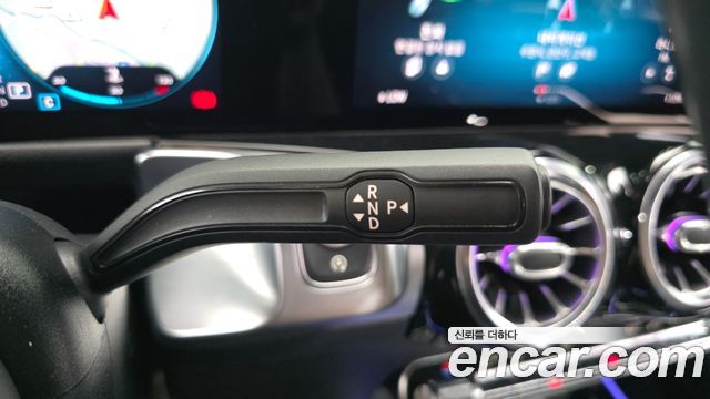 Mercedes-Benz GLB-Class 2021 — photo 12