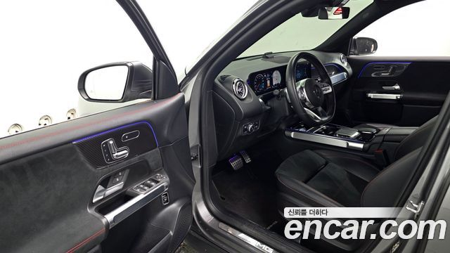Mercedes-Benz GLB-Class 2021 — photo 13