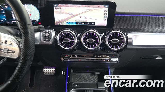 Mercedes-Benz GLB-Class 2021 — photo 19