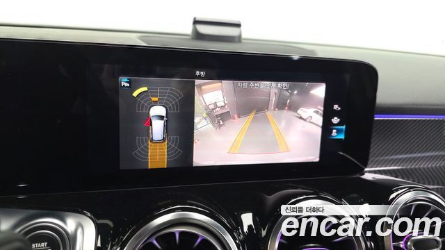 Mercedes-Benz GLB-Class 2021 — photo 21