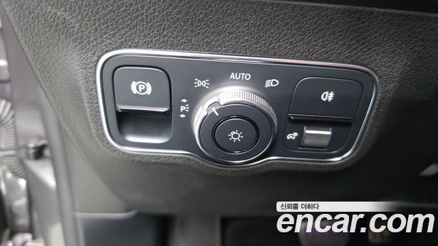 Mercedes-Benz GLB-Class 2021 — photo 26
