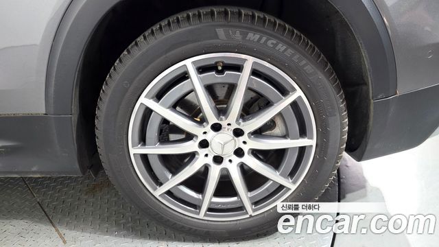 Mercedes-Benz GLB-Class 2021 — photo 7