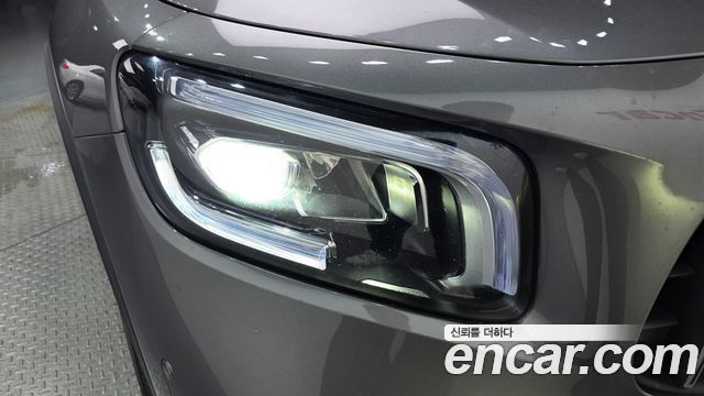Mercedes-Benz GLB-Class 2021 — photo 8