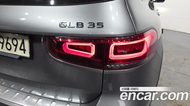 Mercedes-Benz GLB-Class 2021 — photo 9