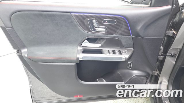Mercedes-Benz GLB-Class 2021 — photo 14