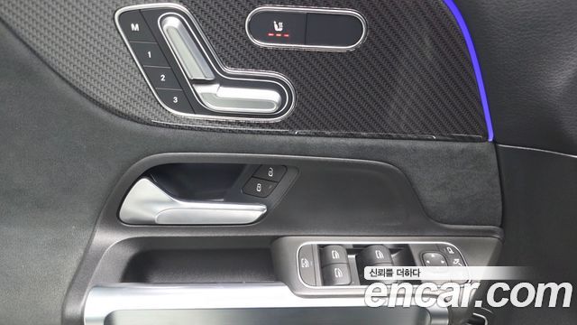 Mercedes-Benz GLB-Class 2021 — photo 27