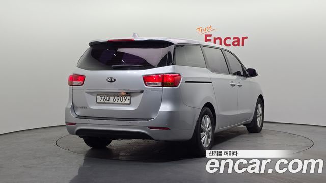 Kia Canival 2017 — photo 2