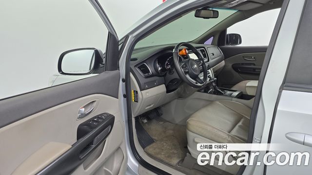 Kia Canival 2017 — photo 10