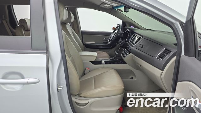 Kia Canival 2017 — photo 11