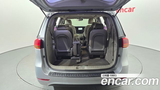 Kia Canival 2017 — photo 20