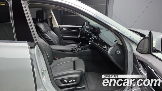 BMW Gran Turismo 2020 — photo 17