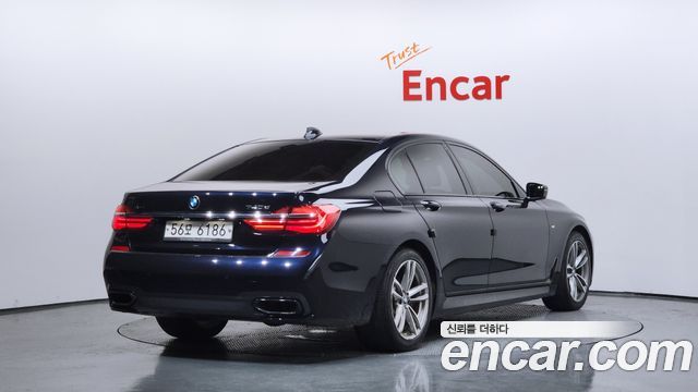 BMW 7-Series 2017 — photo 2