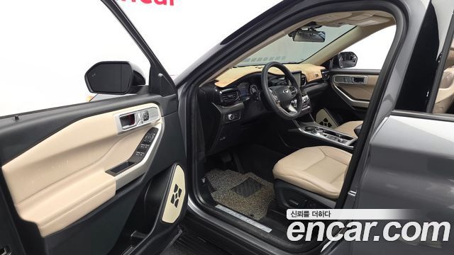 Ford Explorer 2021 — photo 13