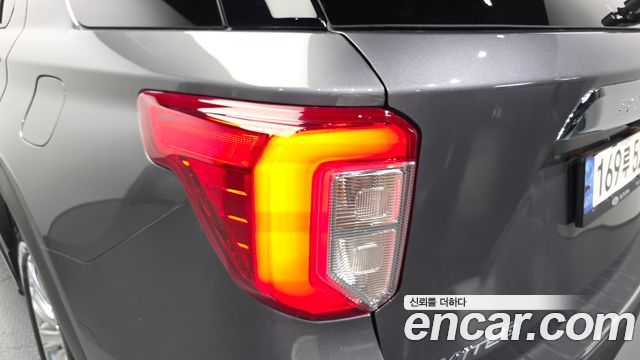 Ford Explorer 2021 — photo 9