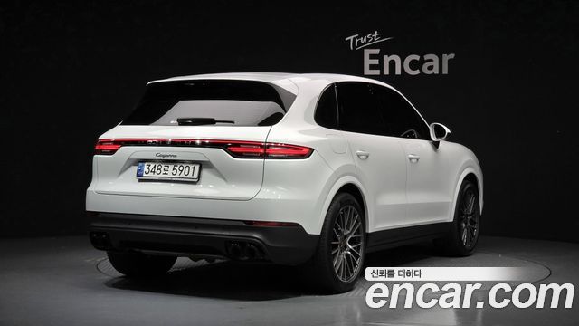 Porsche Cayenne 2022 — photo 2