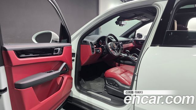 Porsche Cayenne 2022 — photo 13