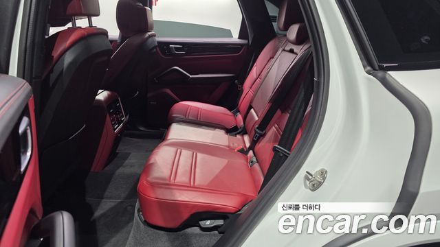 Porsche Cayenne 2022 — photo 17
