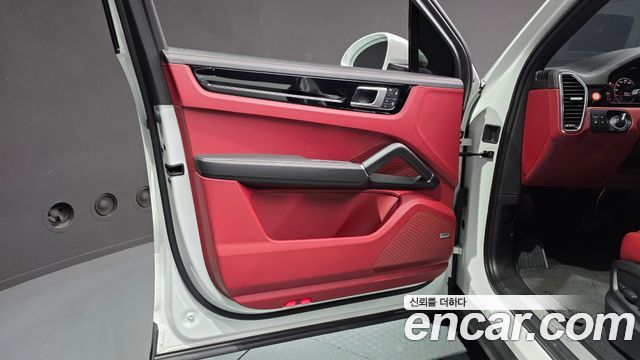 Porsche Cayenne 2022 — photo 14