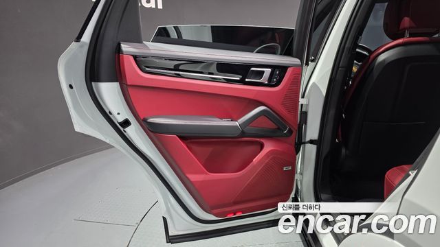 Porsche Cayenne 2022 — photo 15
