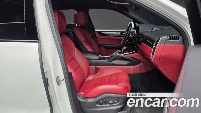 Porsche Cayenne 2022 — photo 16