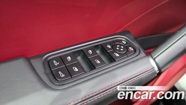 Porsche Cayenne 2022 — photo 28