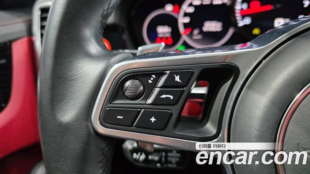 Porsche Cayenne 2022 — photo 34
