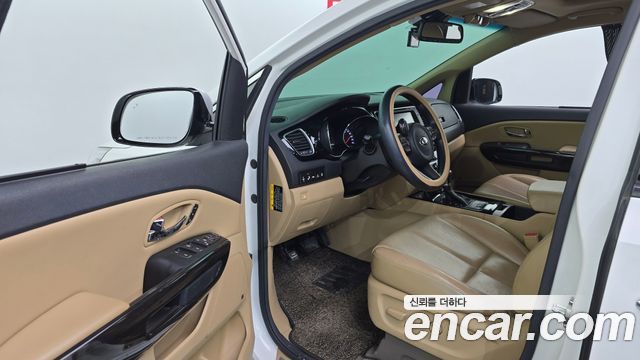 Kia Canival 2017 — photo 10