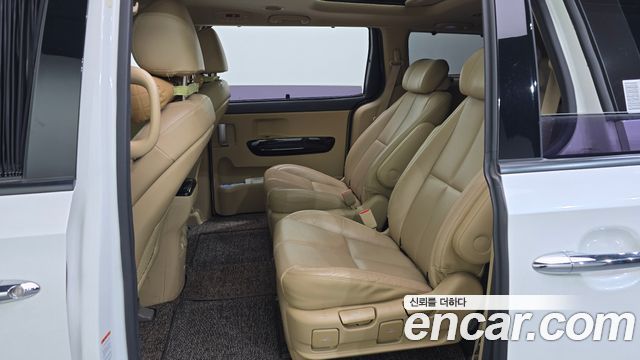 Kia Canival 2017 — photo 11