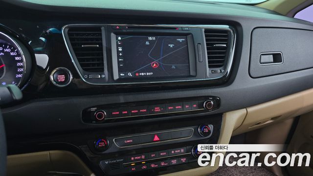 Kia Canival 2017 — photo 12