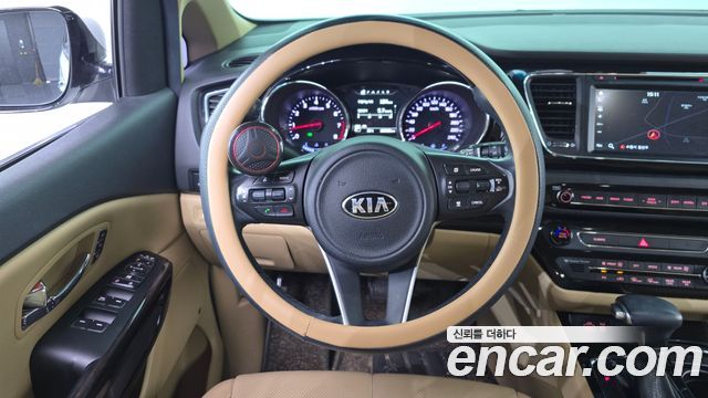 Kia Canival 2017 — photo 13