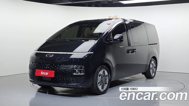Hyundai Staria 2022 — photo 1