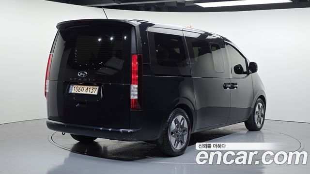 Hyundai Staria 2022 — photo 2