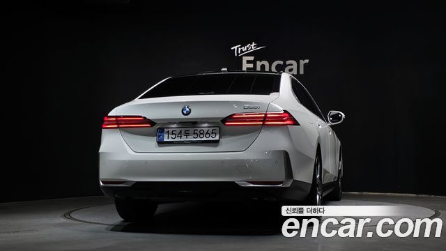BMW 5-Series 2024 — photo 4
